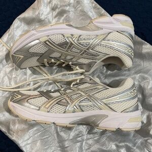 ASICS gel 1130 cream silver shoe size 10.5